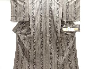 縞に花模様織り出し本場泥大島紬着物(5マルキ)